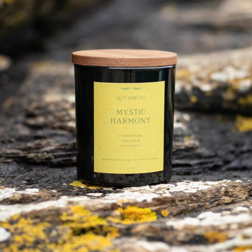 Lemongrass and Ginger scented candle in jar with the silicone-free wooden lid and amethyst crystals. Soy wax candle with wooden wick. Hand poured in Scottish Highlands. Vegan friendly..