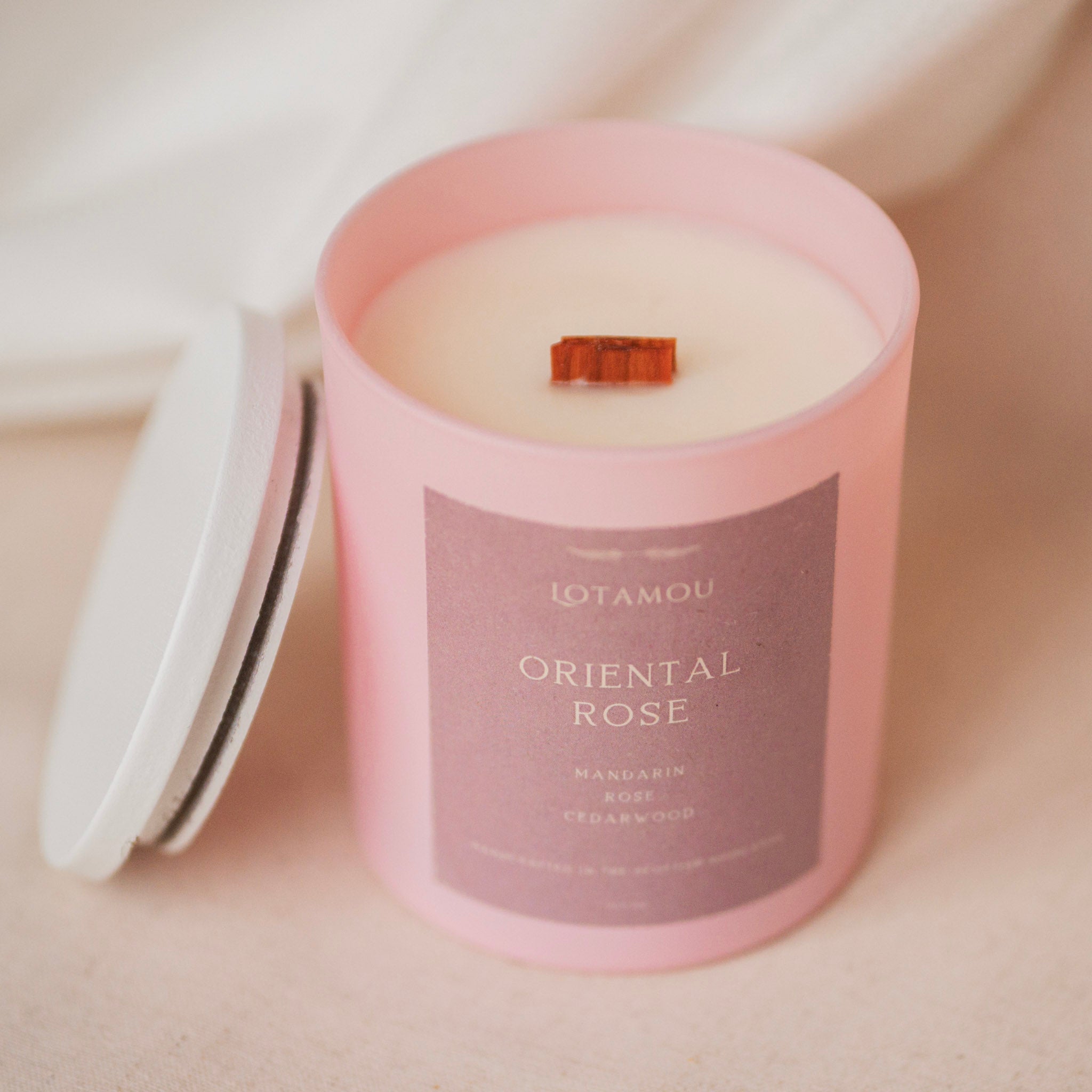 Pink Pepper & Rose Scented Candle with wooden wick, 100% pure soy wax and natural fragrance oils.